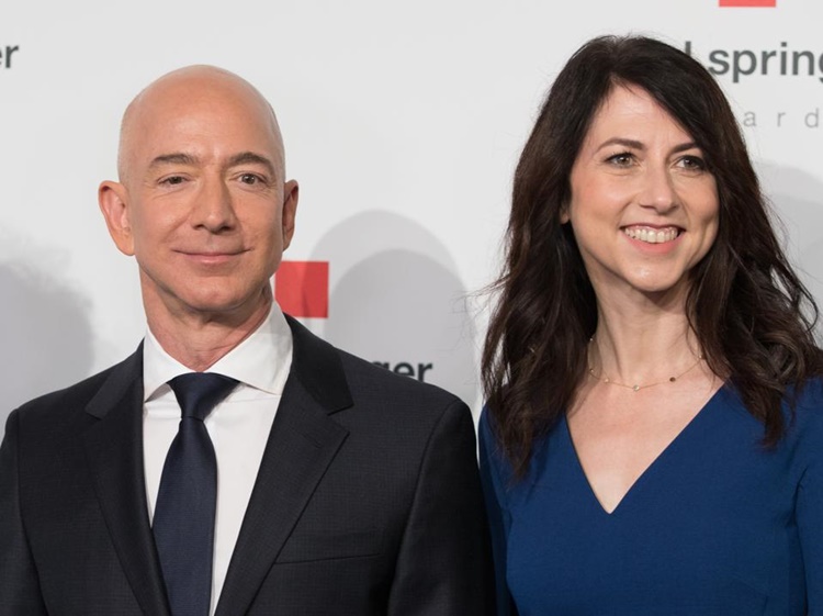 Jeff Bezos, MacKenzie Bezos