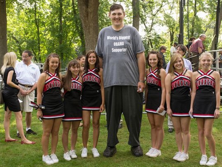 Tallest Man in America Igor Vovkovinskiy