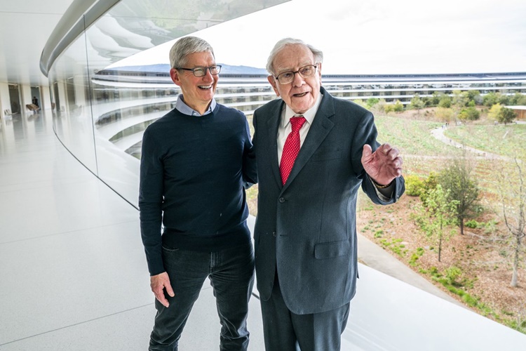 Tim Cook, Warren Buffet