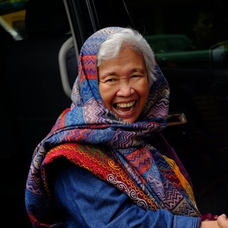 Leonor Briones