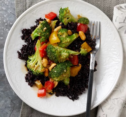 Spicy Broccoli & Bell Pepper Stir-Fry with Peanuts - Diabetic Diet